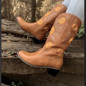 En Bloom Sunflower Mid-Calf
Cowboy Boots - Tan, Us9,5-10/Eu42 /...